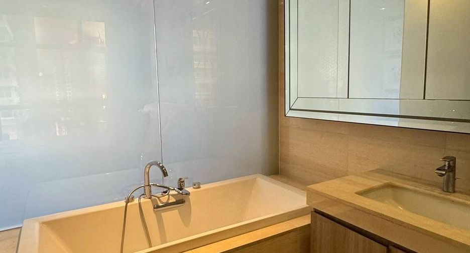 For rent 2 bedrooms condo in Khlong Toei, Bangkok