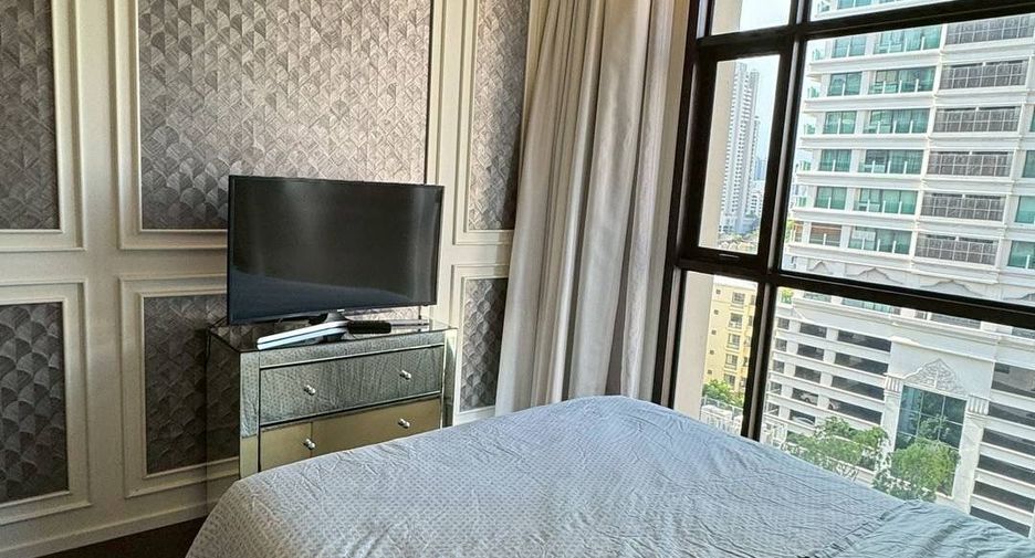 For rent 2 bedrooms condo in Khlong Toei, Bangkok