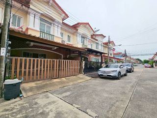For sale 3 bed townhouse in Bang Khen, Bangkok