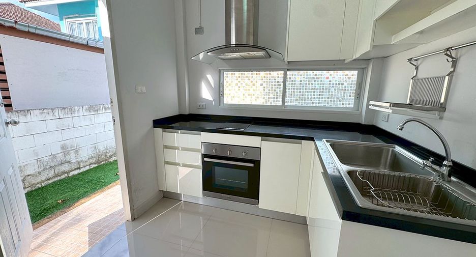 For sale 3 bedrooms house in Thanyaburi, Pathum Thani