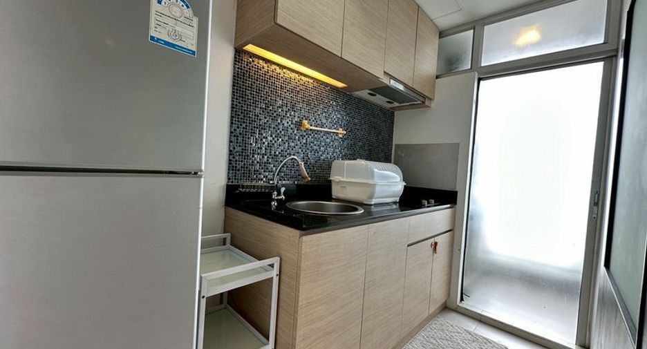 À louer et à vendre 2 chambres condo à Si Racha, Chonburi