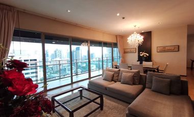 Condo en alquiler de 3 habitaciones en Khlong Toei, Bangkok