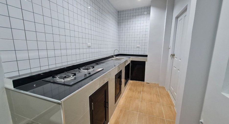 Casa adosada en venta de 3 habitaciones en Bang Yai, Nonthaburi
