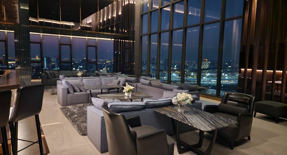 For rent 3 bedrooms condo in Phaya Thai, Bangkok
