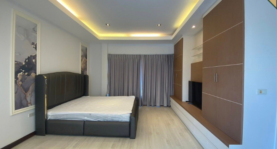 Casa en alquiler y en venta de 5 habitaciones en Suan Luang, Bangkok