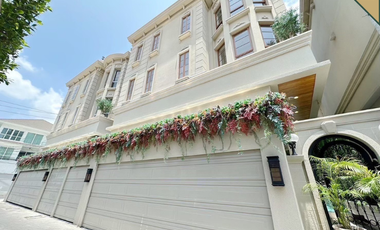 For sale 4 bedrooms house in Watthana, Bangkok