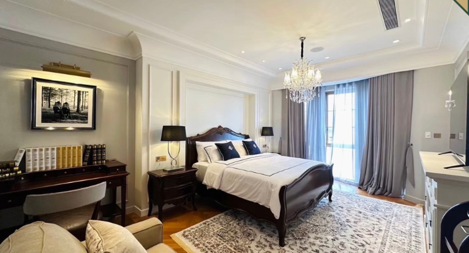 For sale 4 bedrooms house in Watthana, Bangkok