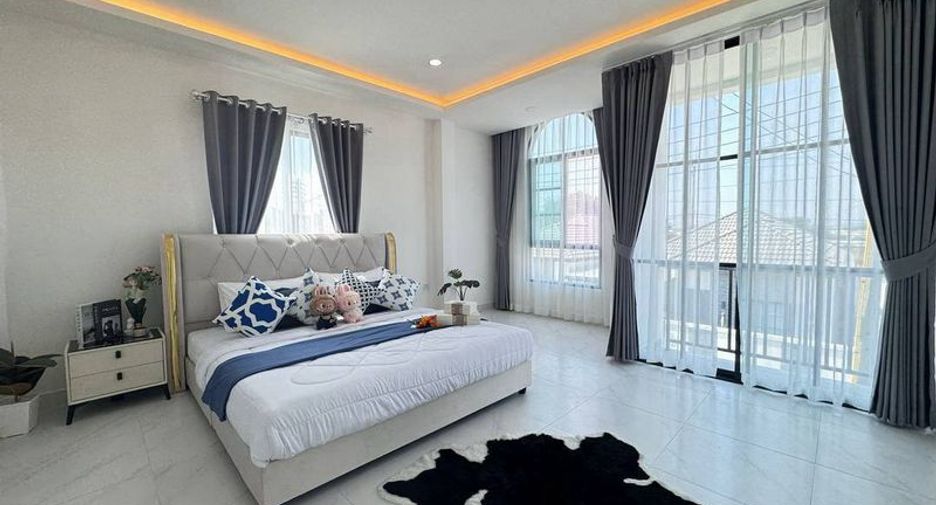 For sale 3 bedrooms townhouse in Bang Lamung, Chonburi