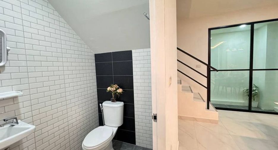 For sale 3 bedrooms townhouse in Bang Lamung, Chonburi