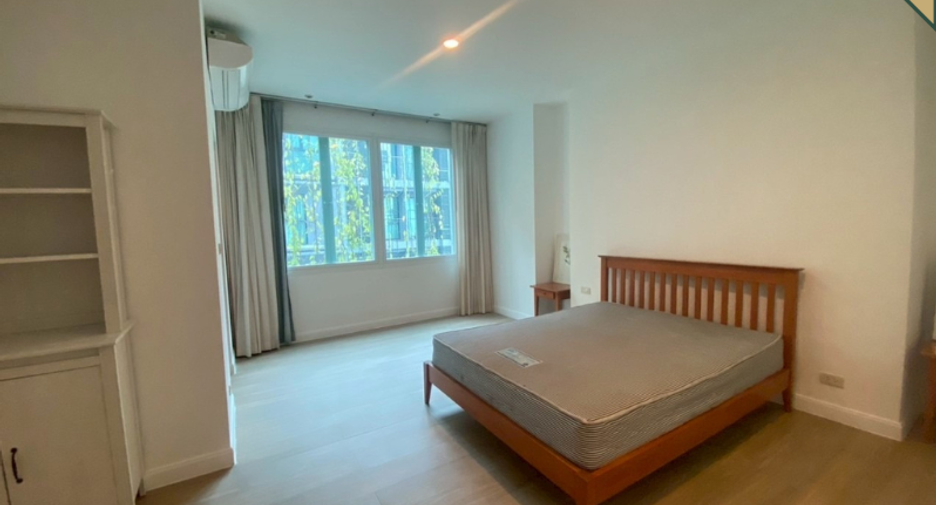 For rent 4 bedrooms condo in Watthana, Bangkok
