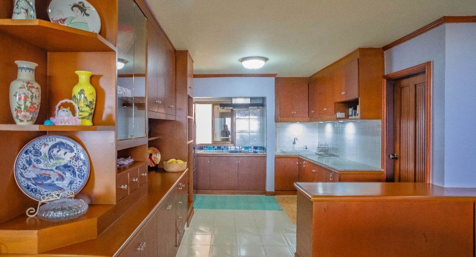 For sale 4 bedrooms condo in Klaeng, Rayong