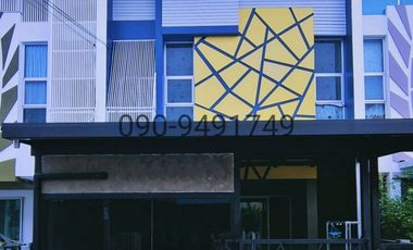 For rent 3 bedrooms townhouse in Khlong Sam Wa, Bangkok