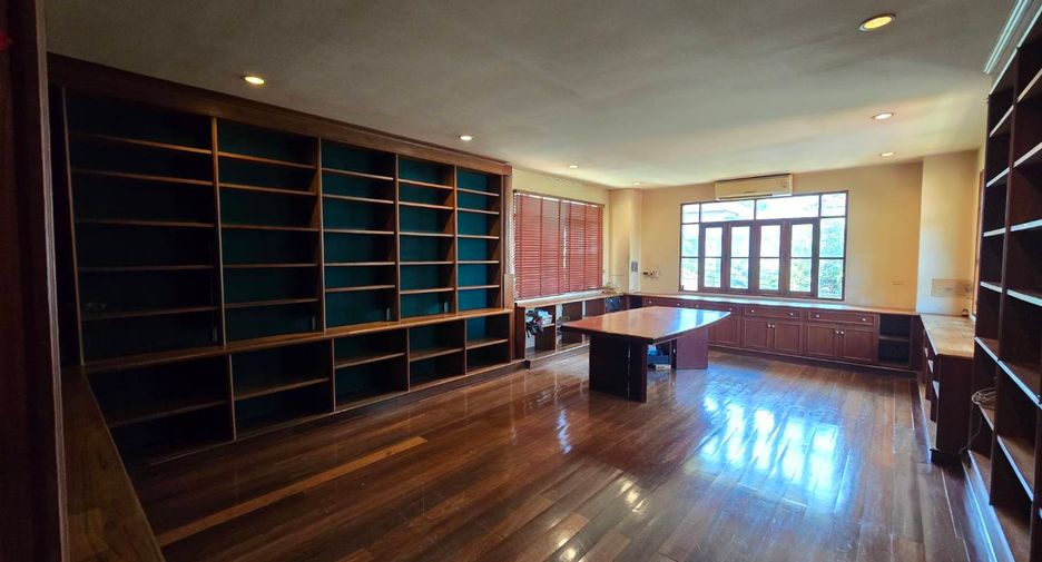 For sale 4 bedrooms house in Bang Khun Thian, Bangkok
