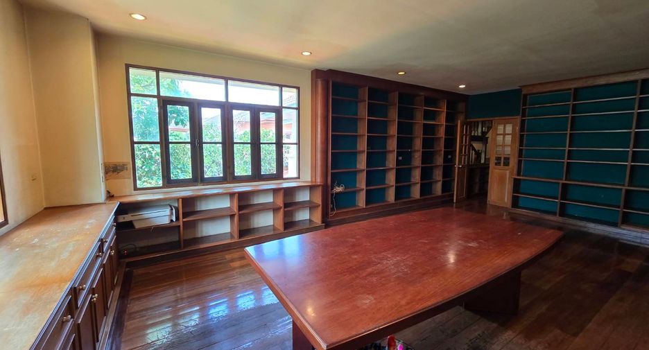 For sale 4 bedrooms house in Bang Khun Thian, Bangkok