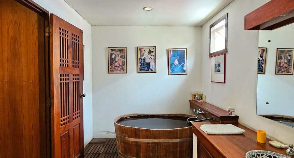 For sale 4 bedrooms house in Bang Khun Thian, Bangkok
