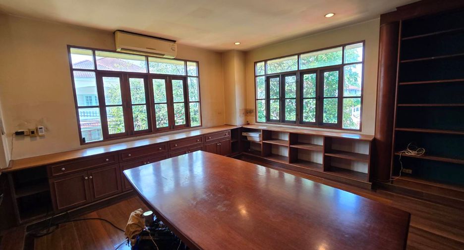 For sale 4 bedrooms house in Bang Khun Thian, Bangkok