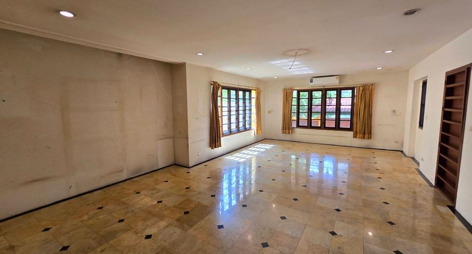 For sale 4 bedrooms house in Bang Khun Thian, Bangkok