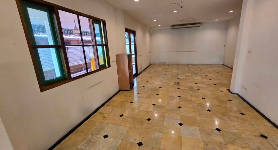 For sale 4 bedrooms house in Bang Khun Thian, Bangkok