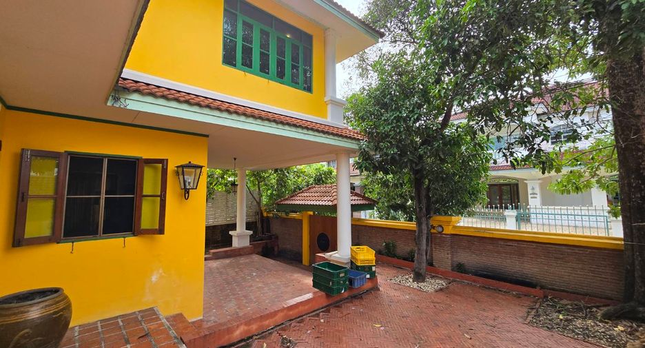 For sale 4 bedrooms house in Bang Khun Thian, Bangkok