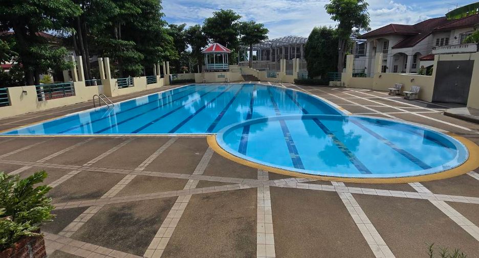 For sale 4 bedrooms house in Bang Khun Thian, Bangkok