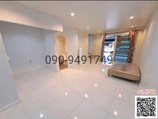 Reihenhaus zur Miete mit 3 Zimmer in Suan Luang, Bangkok
