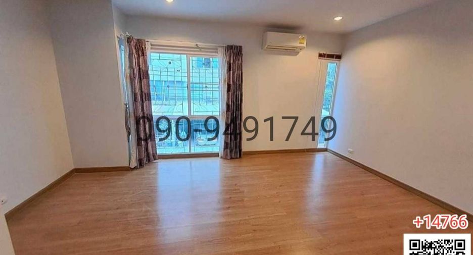For rent 3 bedrooms townhouse in Suan Luang, Bangkok