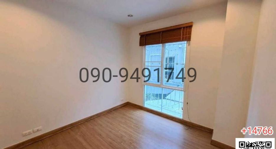 For rent 3 bedrooms townhouse in Suan Luang, Bangkok