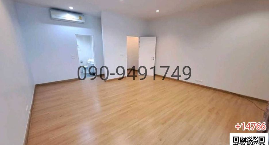 For rent 3 bedrooms townhouse in Suan Luang, Bangkok