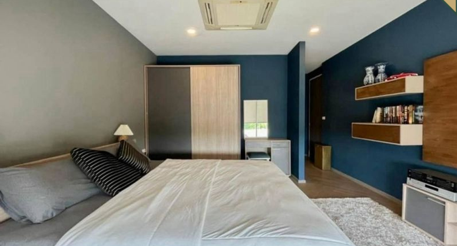 For sale 3 bedrooms condo in Watthana, Bangkok