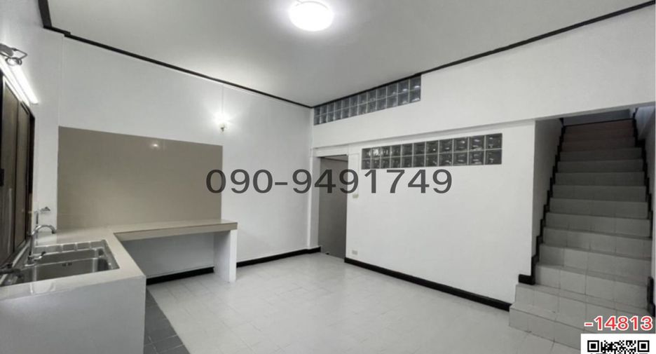 For rent 4 bedrooms townhouse in Bang Na, Bangkok