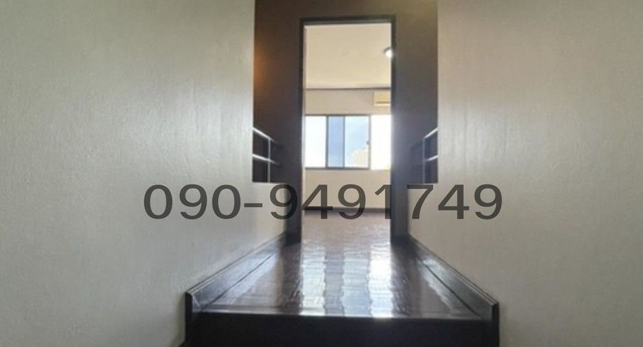 For rent 4 bedrooms townhouse in Bang Na, Bangkok