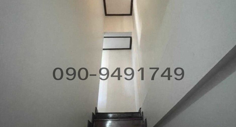 For rent 4 bedrooms townhouse in Bang Na, Bangkok