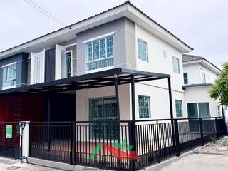 For sale 3 bed townhouse in Sam Phran, Nakhon Pathom