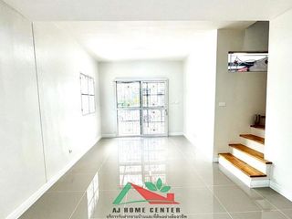 For sale 3 bed townhouse in Sam Phran, Nakhon Pathom