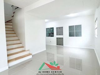 For sale 3 bed townhouse in Sam Phran, Nakhon Pathom