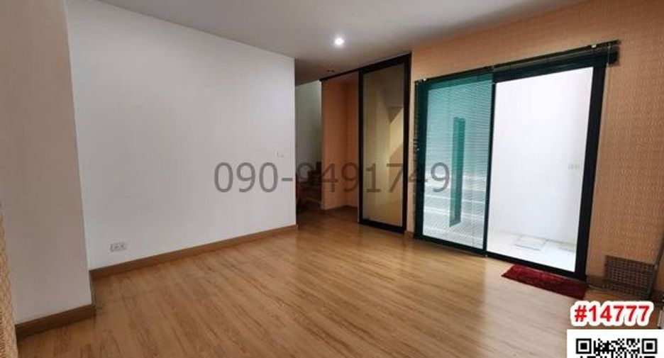 For rent 3 bedrooms condo in Mueang Samut Prakan, Samut Prakan