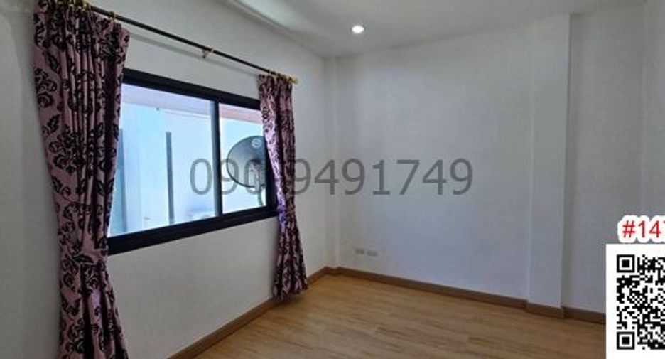 For rent 3 bedrooms condo in Mueang Samut Prakan, Samut Prakan
