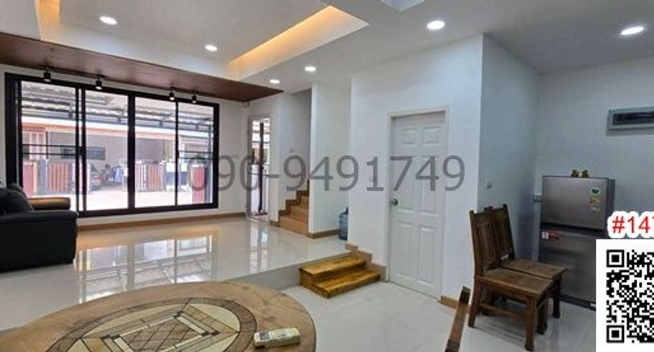 For rent 3 bedrooms condo in Mueang Samut Prakan, Samut Prakan