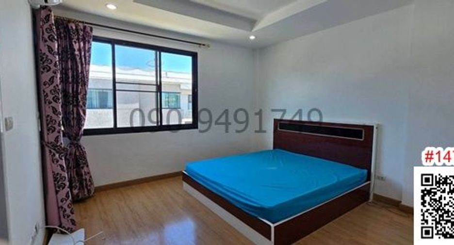 For rent 3 bedrooms condo in Mueang Samut Prakan, Samut Prakan