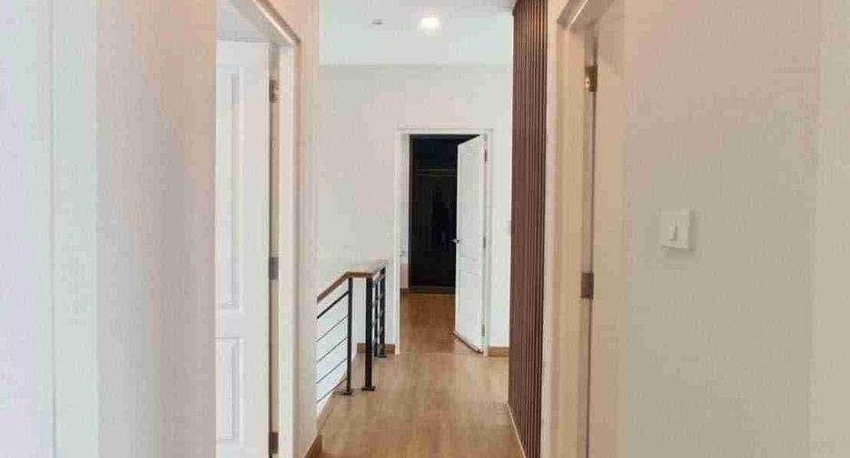 Casa en venta de 4 habitaciones en Lat Krabang, Bangkok