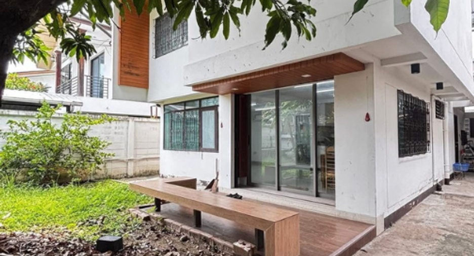 For rent 1 bed house in Watthana, Bangkok