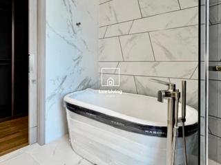 For sale 2 bed condo in Khlong Toei, Bangkok