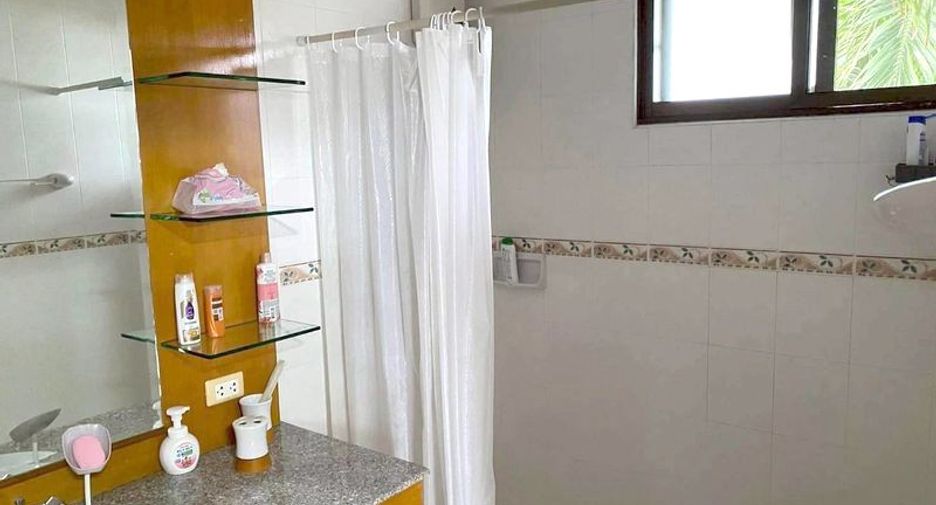 For rent 3 bedrooms house in San Kamphaeng, Chiang Mai