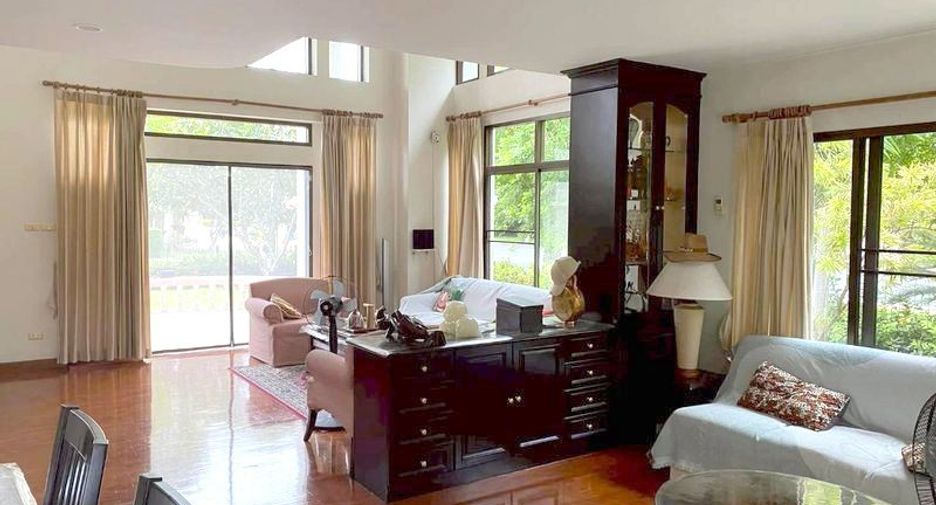 For rent 3 bedrooms house in San Kamphaeng, Chiang Mai