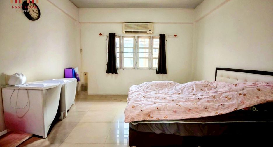 For sale 3 bedrooms retail Space in Lat Krabang, Bangkok