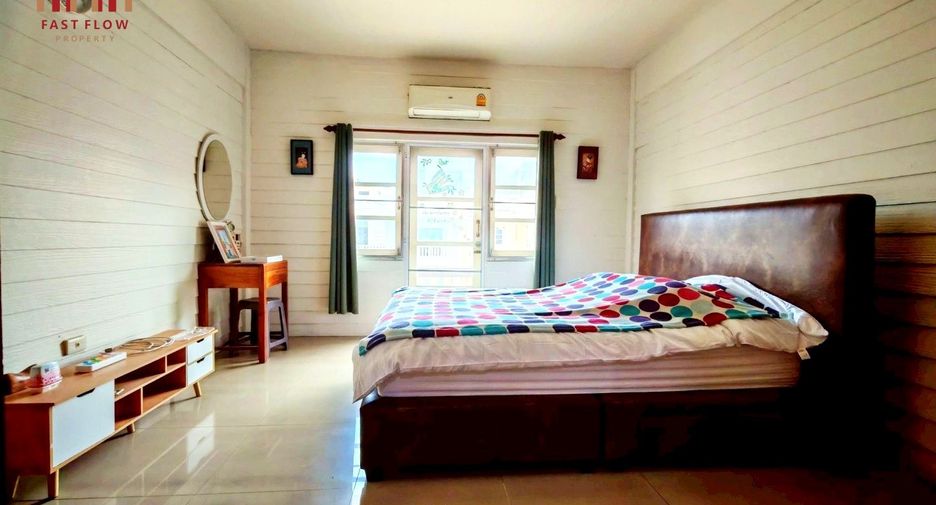 For sale 3 bedrooms retail Space in Lat Krabang, Bangkok