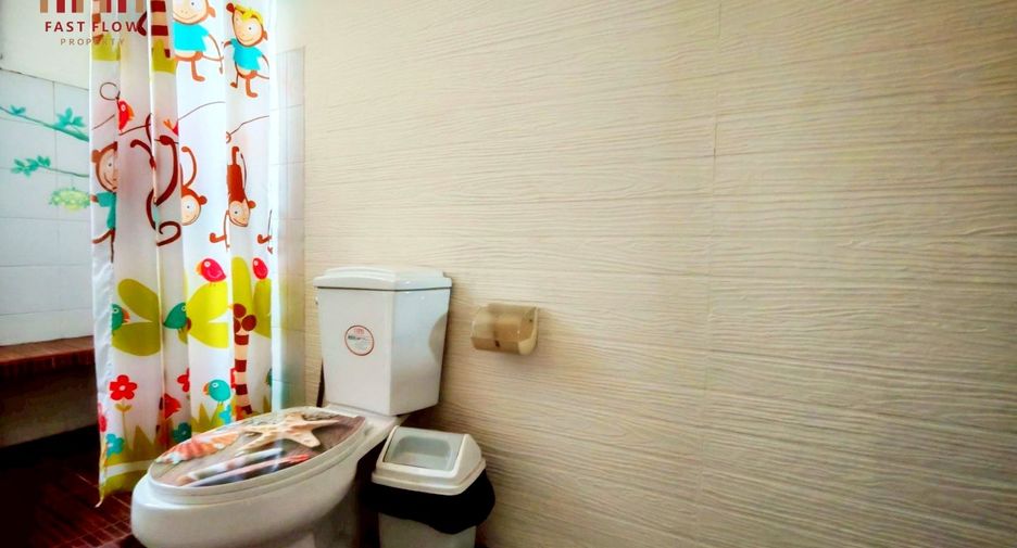 For sale 3 bedrooms retail Space in Lat Krabang, Bangkok