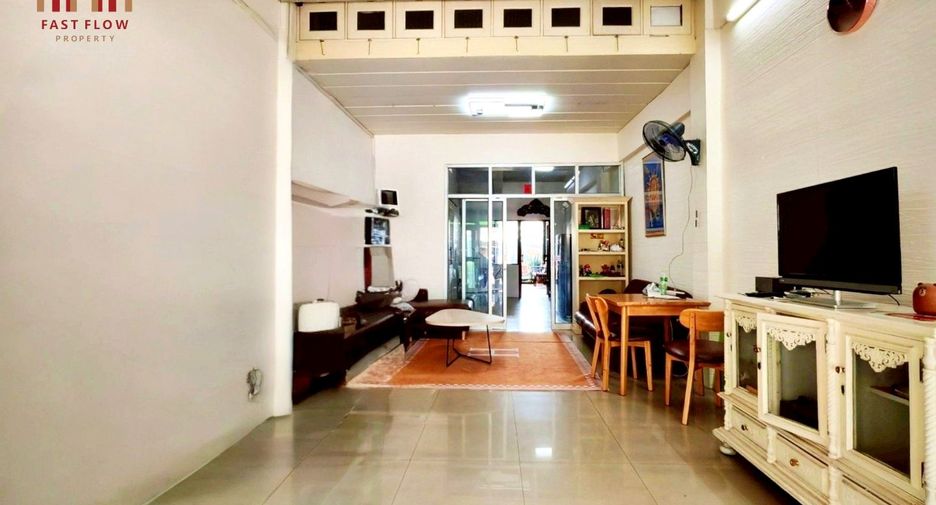 For sale 3 bedrooms retail Space in Lat Krabang, Bangkok