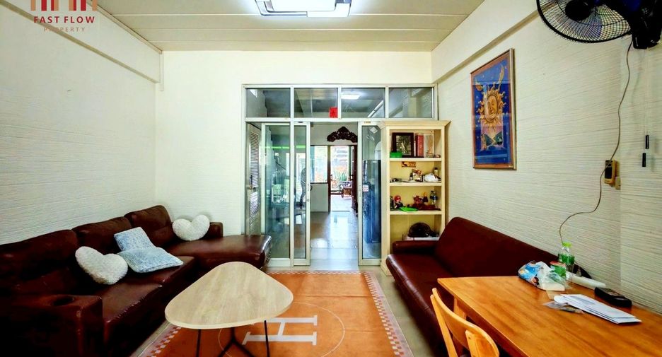For sale 3 bedrooms retail Space in Lat Krabang, Bangkok