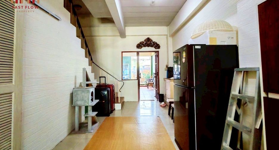 For sale 3 bedrooms retail Space in Lat Krabang, Bangkok